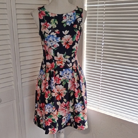 Vince Camuto Dresses & Skirts - Vince Camuto Navy Floral Mini Dress